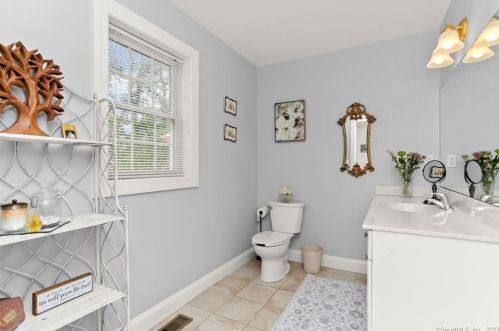 106 Harvest Ln, Milford CT 06461-1705 exterior