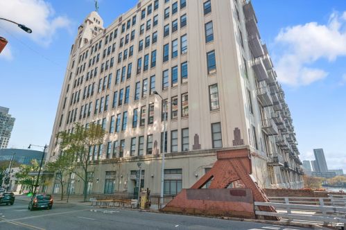 758 Larrabee St, Chicago IL  60654-6445 exterior