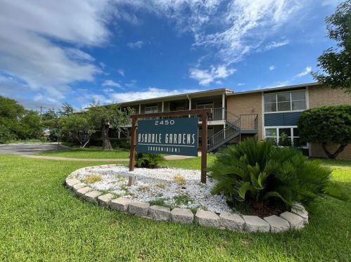 2450 Ashdale Dr, Austin TX 78757-8121 exterior