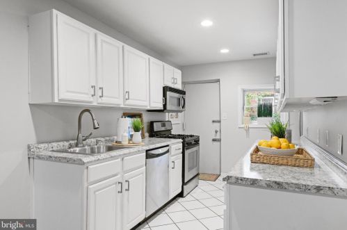 2455 Carpenter St, Philadelphia PA 19146-3907 exterior