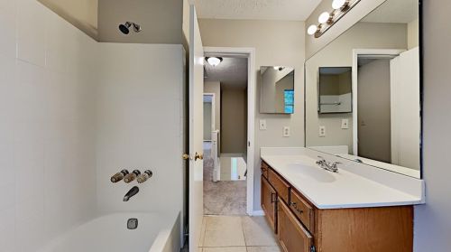 2451 Inverloch Cir, Duluth GA 30096-6257 exterior