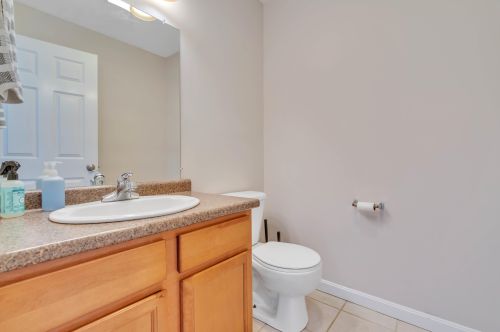 6 Townsend Dr, Dover NH 03820-6514 exterior