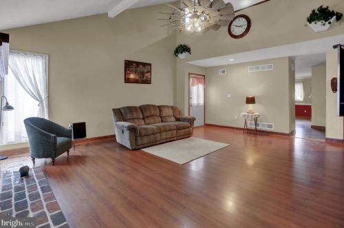 181 Primrose Ln, Hanover PA 17331-5211 exterior