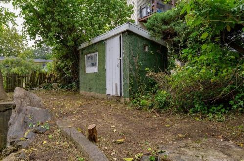 17 Chestnut St, Greenwich CT 06830-5952 exterior