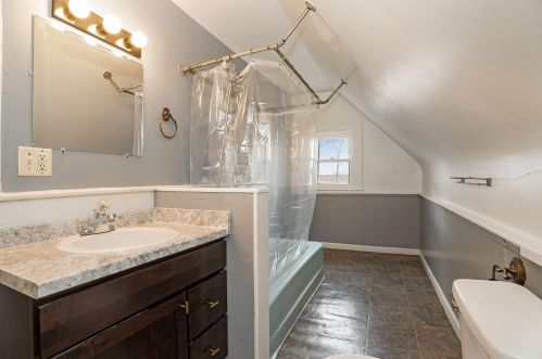 583 Sheldon Ave, Grand Rapids MI 49507-1166 exterior