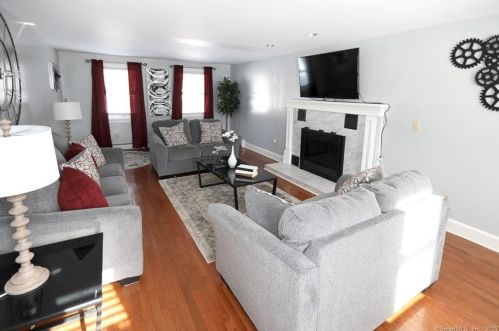 248 Carriage Way, Windsor CT 06095-2009 exterior