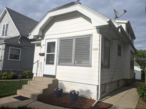 1648 69th St, Milwaukee, WI 53214-4805