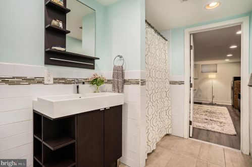 2225 Christian St, Philadelphia PA 19147-3710 exterior