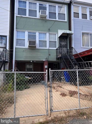 1417 Orren St, Washington DC  20002-2918 exterior