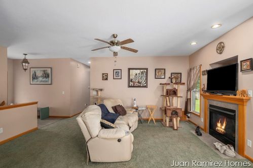 2392 Windy Ridge Dr, Meskegon MI 49442-1474 exterior