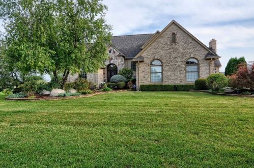 5656 Murfield Dr, Rochester, MI 48306-2356