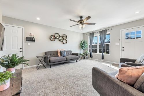 250 Village Circle Dr, Winfield MO 63389-2051 exterior