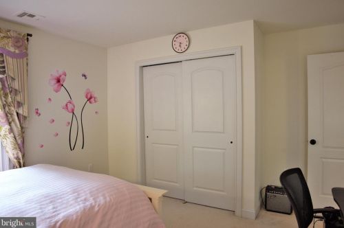 87 Leavitt Ln, Princeton NJ 08540-3921 exterior