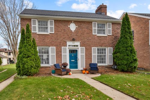 4364 Marlborough Dr, Milwaukee, WI 53211-1424