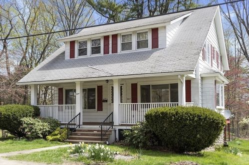 3 Rockwell St, Worcester, MA 01603-2217