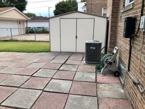 8847 Euclid Ave, Chicago IL 60617-2908 exterior