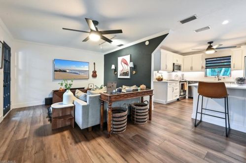 5148 Napoli Dr, Naples FL 34103-8957 exterior