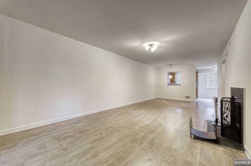 1807 Faulkner Ct, Mahwah NJ  07430-3491 exterior