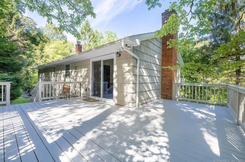 1 Hidden Lk Ct, Ridgefield CT 06877-2310 exterior