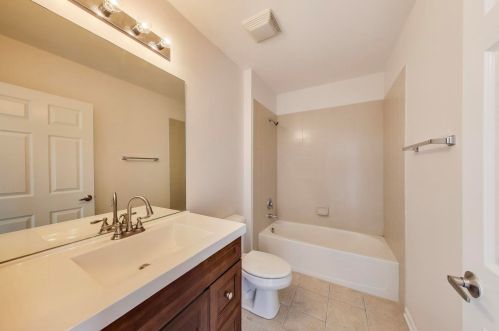 1924 Lotus Ave, Chicago IL 60639-1435 exterior