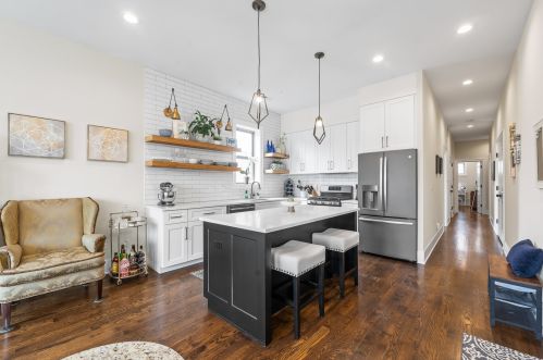 2742 Hamlin Ave, Chicago, IL 60647-1012