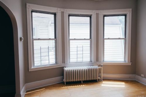 288 201st St, Bronx NY 10458-2204 exterior