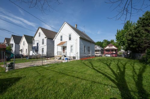 1270 43rd St, Milwaukee WI  53208-2721 exterior