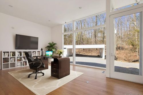 15 Hycliff Rd, Greenwich CT 06831-3223 exterior