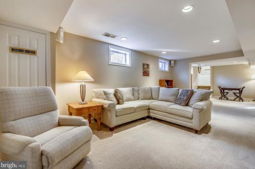 721 Brent Rd, Rockville MD 20854-1782 exterior