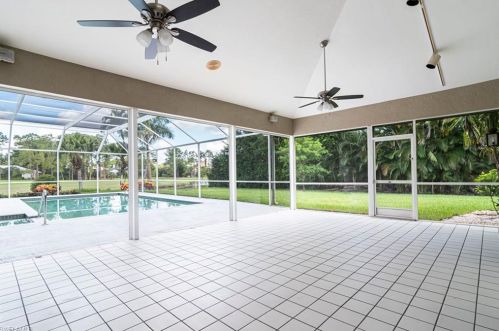 4702 Oak Leaf Dr, Naples FL 34119-8574 exterior