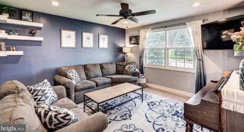 20 Colonial Ct, Littlestown PA 17340-1528 exterior