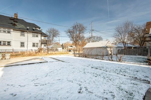 3812 Roberts St, Milwaukee WI  53208-1841 exterior