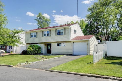 79 Southwood Dr, Old Bridge, NJ 08857-1652