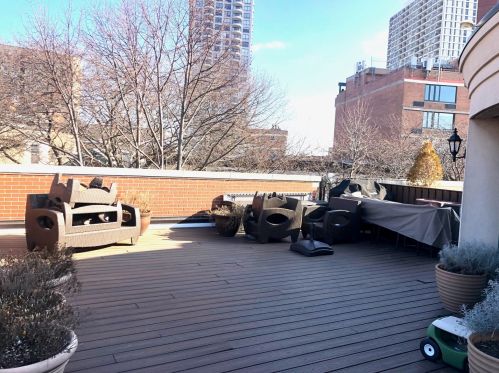 2010 Sedgwick St, Chicago IL  60614-4717 exterior