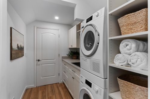 4150 Lake Dr, Milwaukee WI  53211-1719 exterior