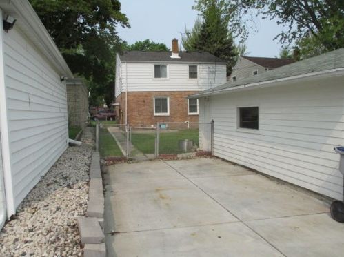 2840 48, Milwaukee WI 53220-2102 exterior