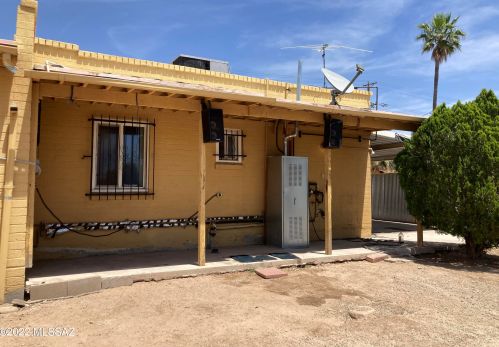 263 Alturas St, Tucson AZ 85705-4402 exterior