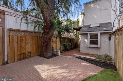 407 5 St, Washington DC 20003-2051 exterior