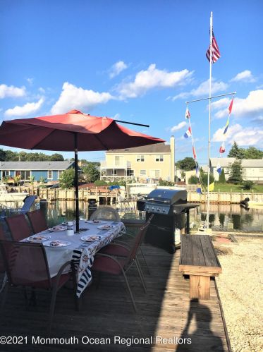 1029 Sarasota Dr, Lacey NJ 08731-5327 exterior