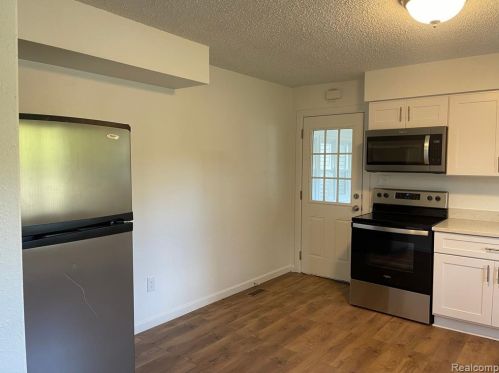 2488 Crumb Rd, Walled Lake MI  48390-0028 exterior