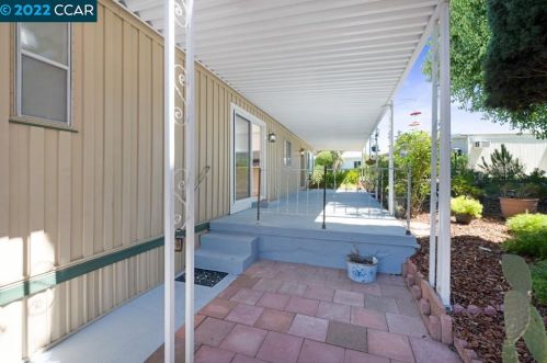 2081 Dalis Dr, Concord CA 94520-5423 exterior