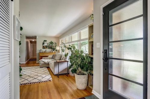 5955 36th St, Milwaukee, WI 53221-4615