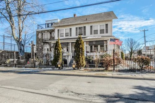 22 Freebody St, Middletown RI 02840-3548 exterior