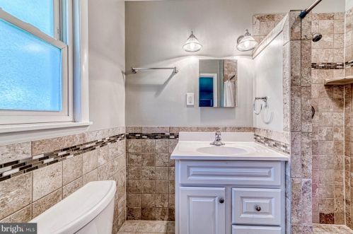 1817 Baldwin Dr, Mc Lean VA 22101-5055 exterior