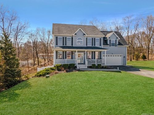 15 Jamil Ct, Poughkeepsie, NY 12603-1349