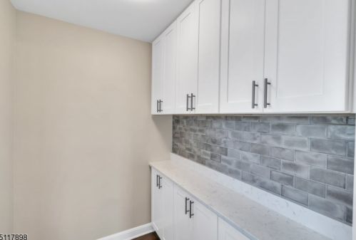 25 Morgan Ln, Bridgewater NJ 08807-3007 exterior