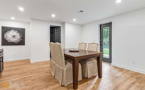 6160 Heards Creek Dr, Atlanta GA  30328-3635 exterior