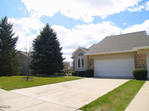 2231 Meadowglen Dr, Grand Rapids, MI 49505-7144