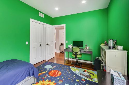 579 Hawthorne Pl, Chicago IL  60657-2922 exterior