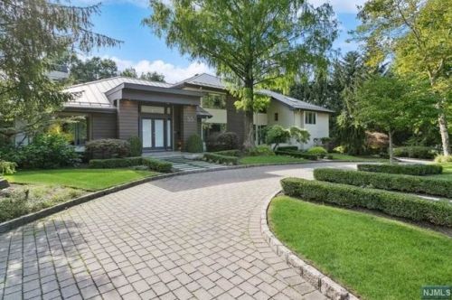 55 Trafalgar Rd, Tenafly, NJ 07670-1223